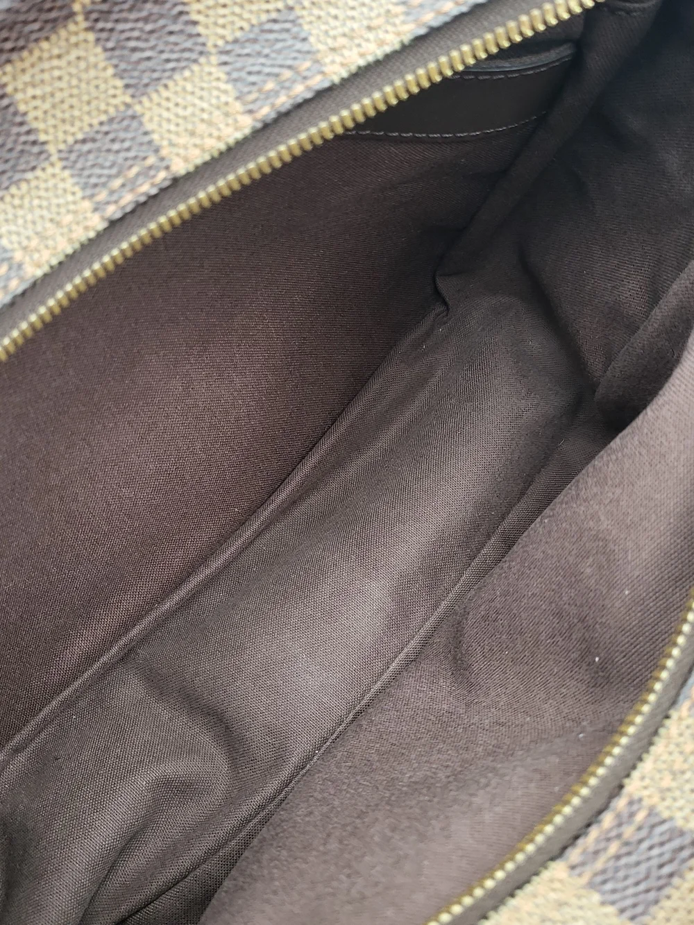 LOUIS VUITTON Damier Ebene Canvas Naviglio Messenger Bag. Authentic, w/COA..